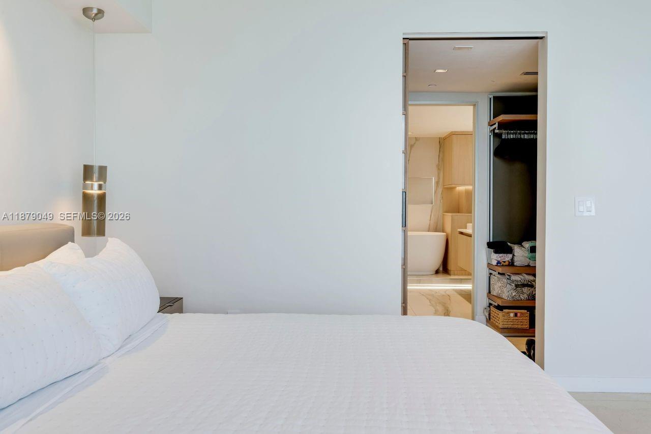465 Brickell Ave #4801, Miami FL 33131