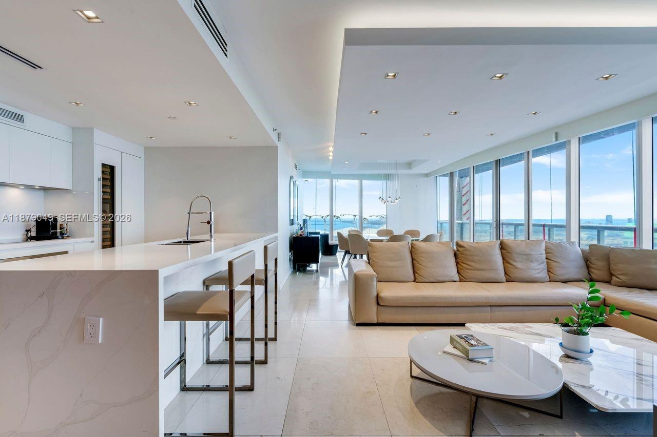 465 Brickell Ave #4801, Miami FL 33131