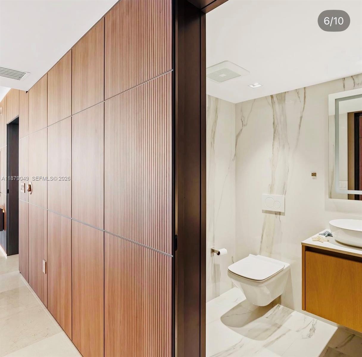 465 Brickell Ave #4801, Miami FL 33131
