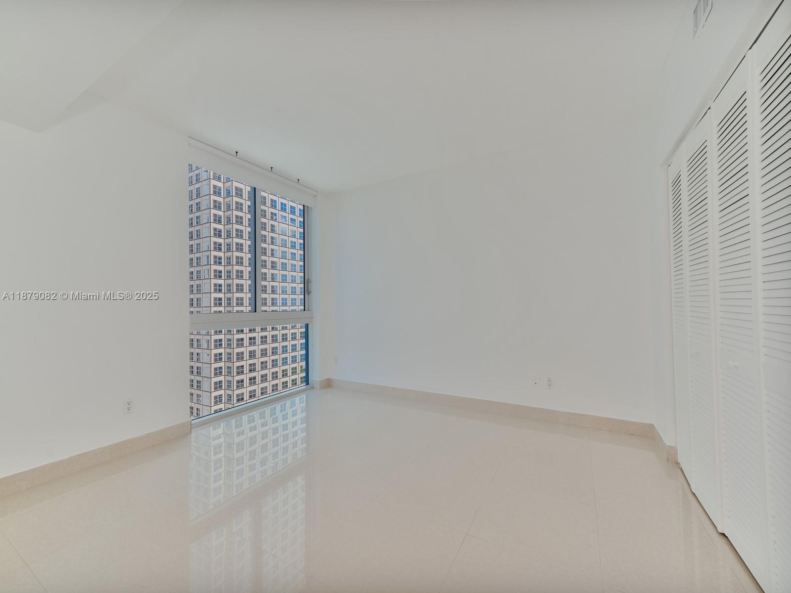 325 S Biscayne Blvd #2715, Miami FL 33131