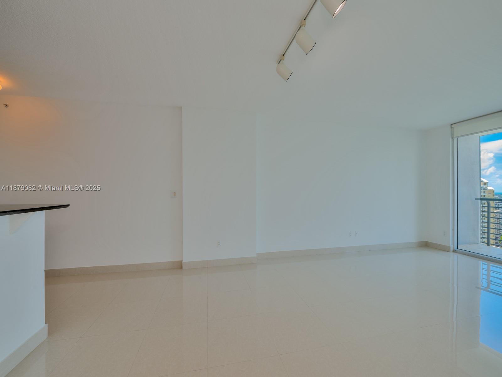 325 S Biscayne Blvd #2715, Miami FL 33131