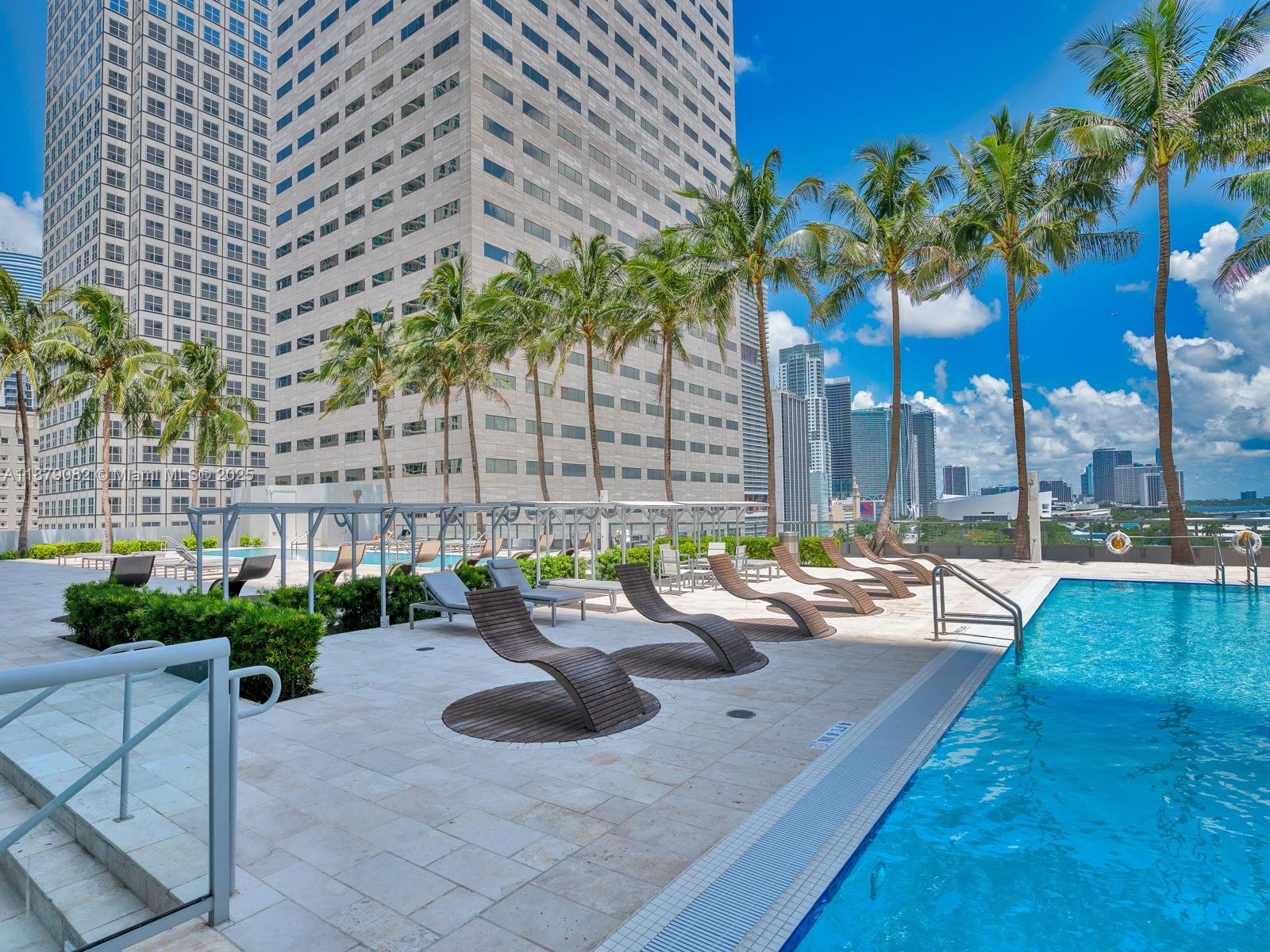 325 S Biscayne Blvd #2715, Miami FL 33131