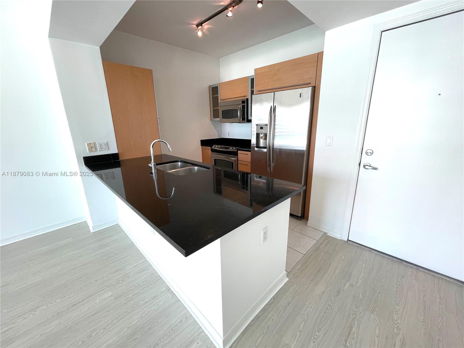 950 Brickell Bay Dr #3902, Miami FL 33131