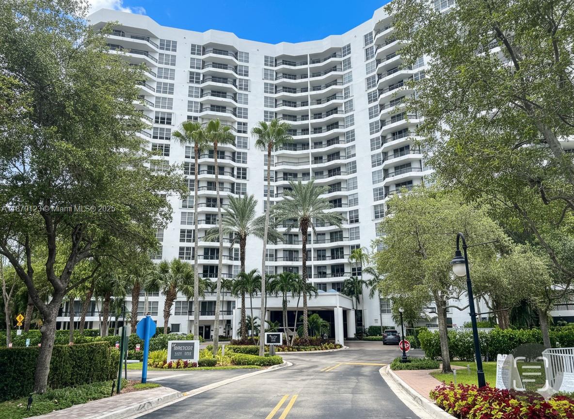 3600 Mystic Pointe Dr #604, Aventura FL 33180