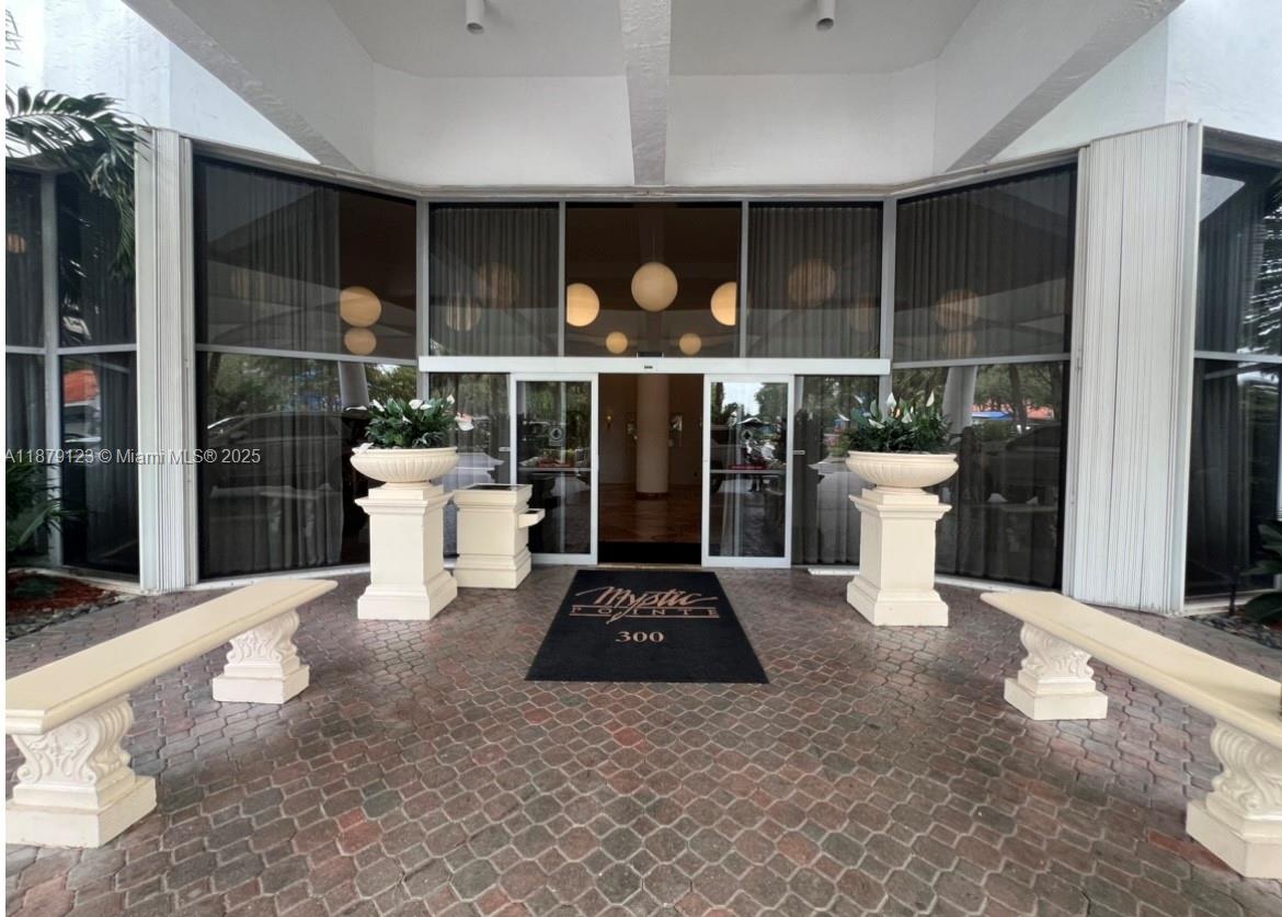3600 Mystic Pointe Dr #604, Aventura FL 33180