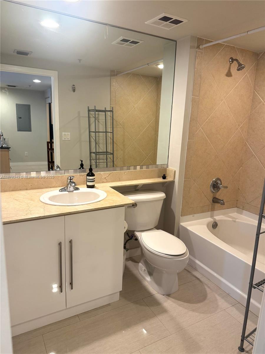 335 S Biscayne Blvd #3306, Miami FL 33131