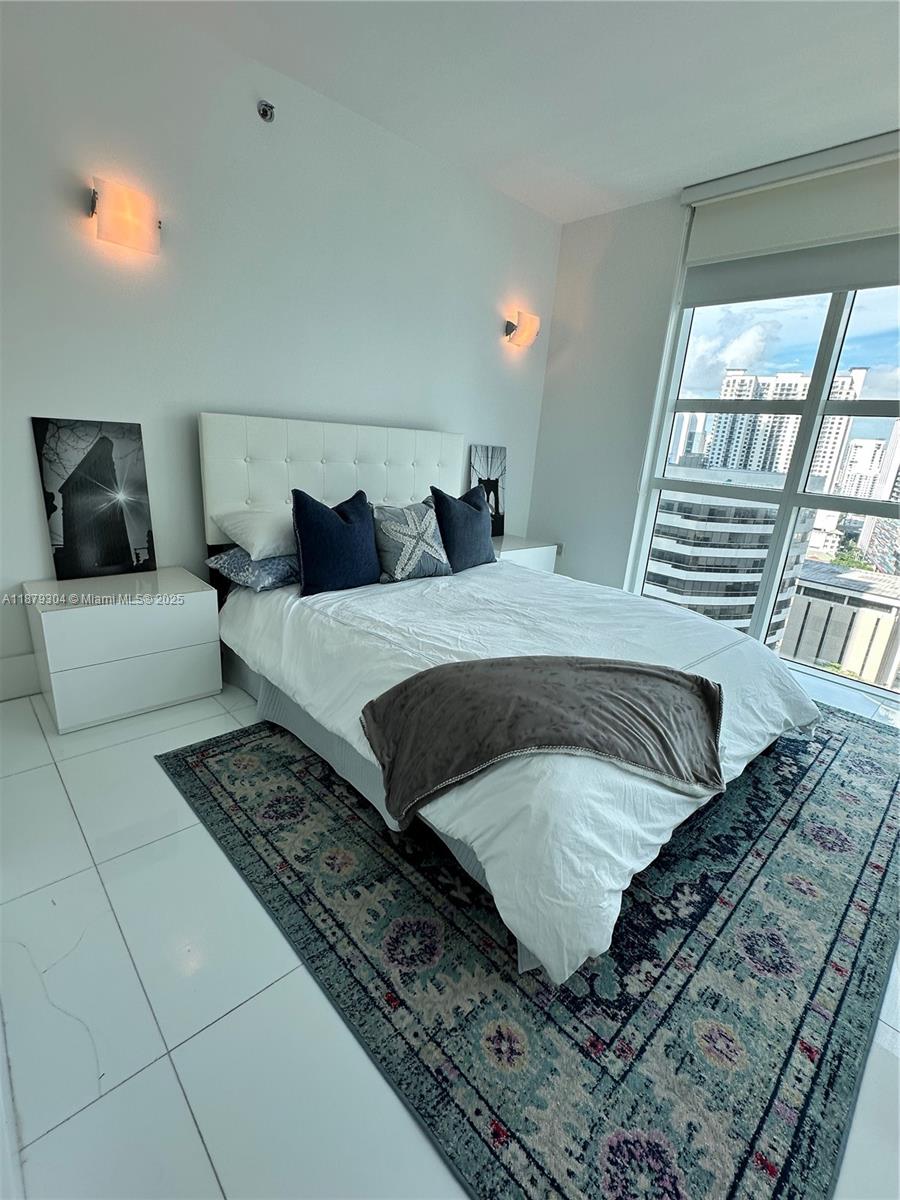 950 BRICKELL BAY DRIVE #1900, Miami FL 33131
