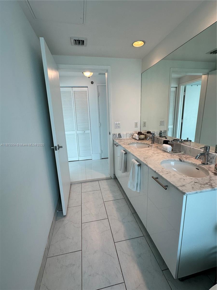 950 BRICKELL BAY DRIVE #1900, Miami FL 33131
