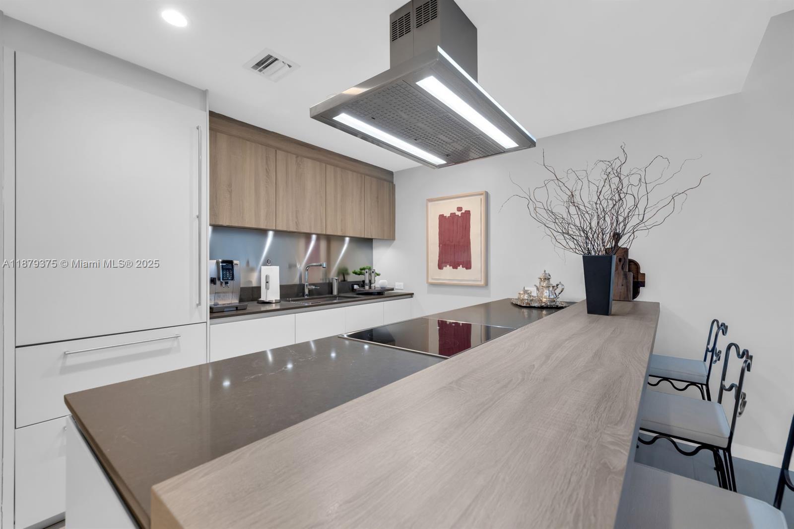 1000 Brickell Plz #4307, Miami FL 33131