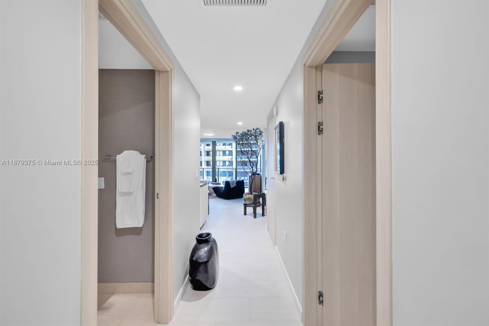 1000 Brickell Plz #4307, Miami FL 33131