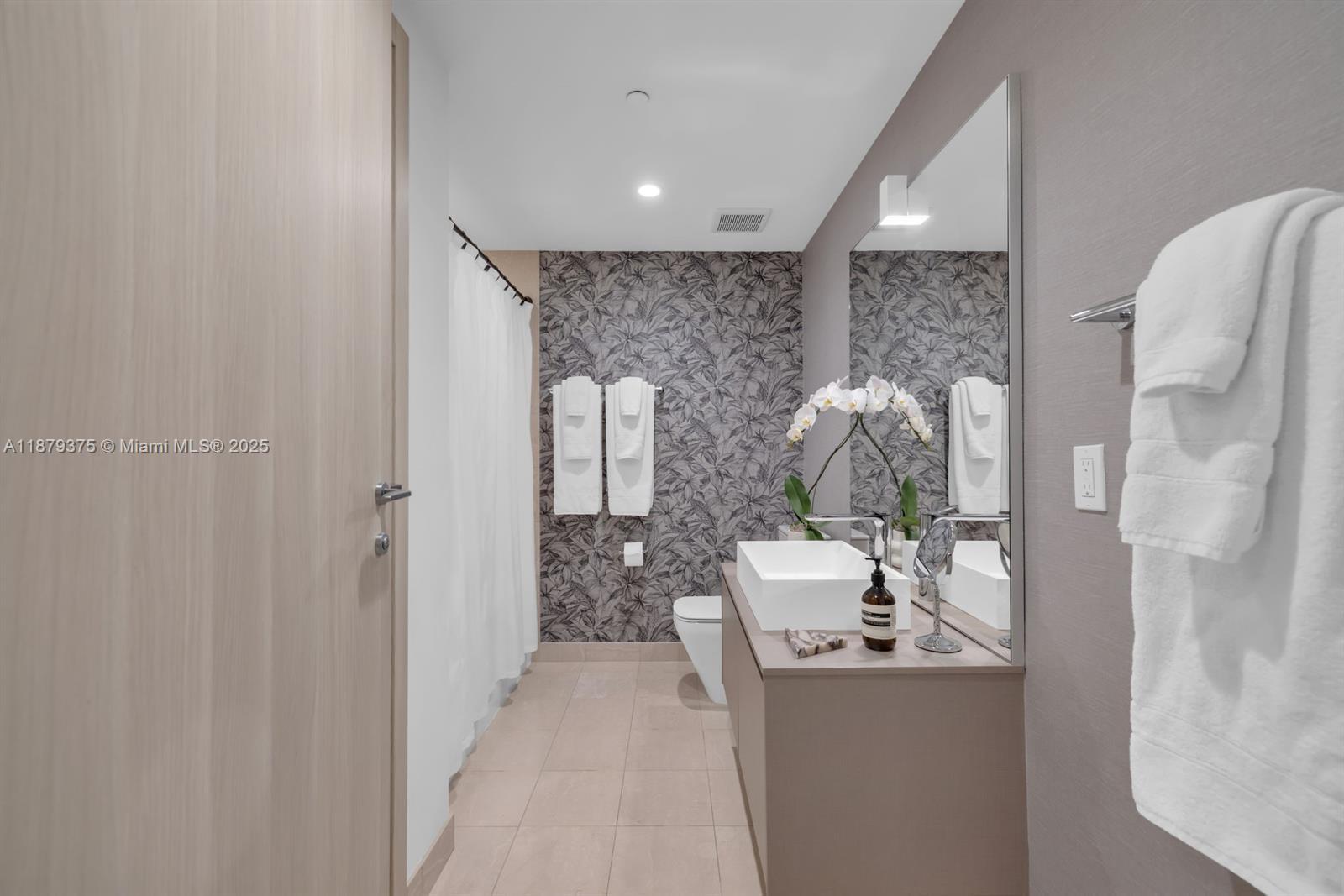 1000 Brickell Plz #4307, Miami FL 33131
