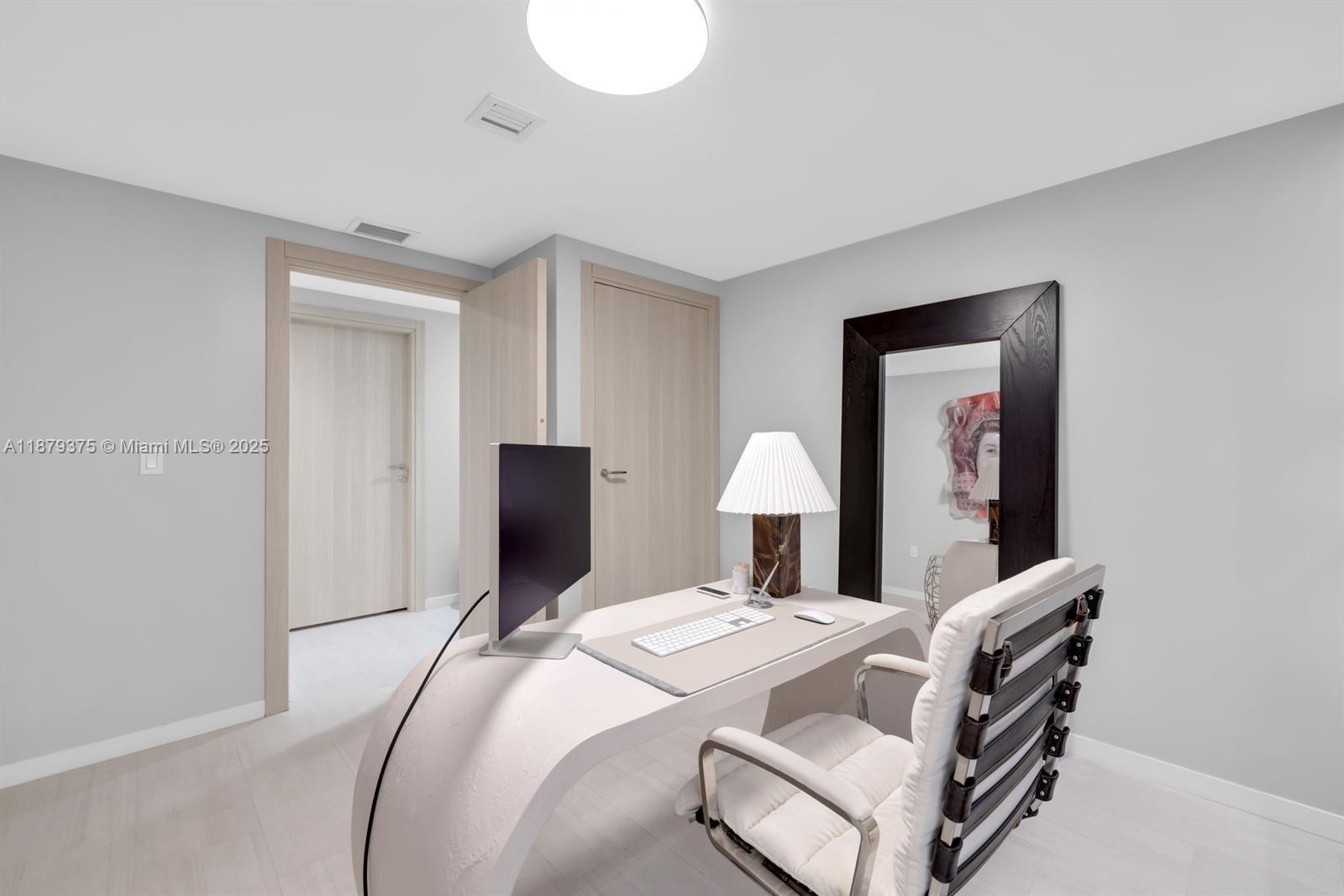 1000 Brickell Plz #4307, Miami FL 33131