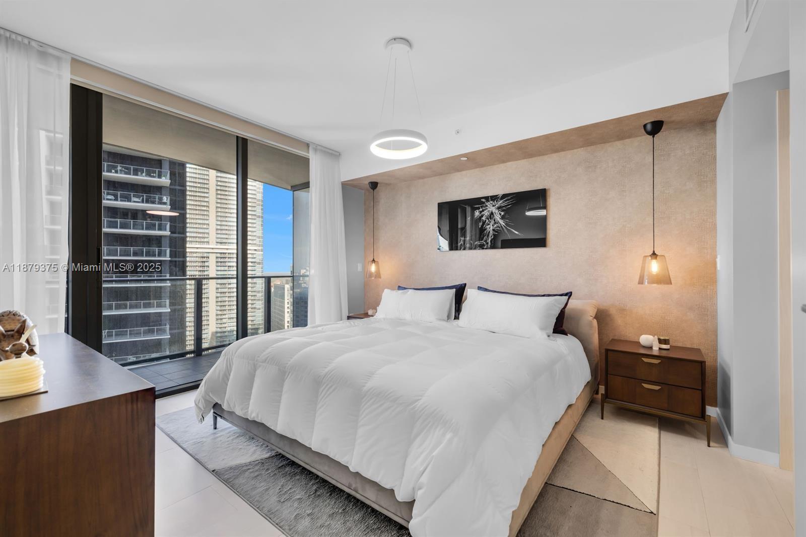 1000 Brickell Plz #4307, Miami FL 33131