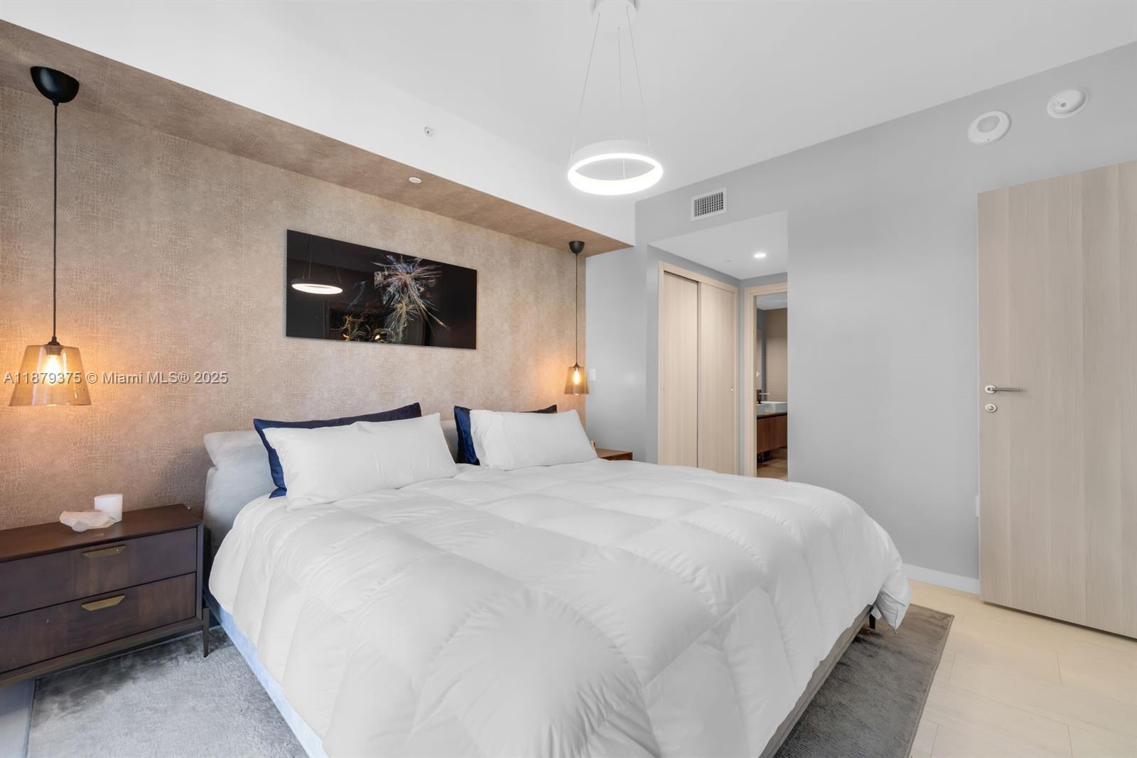 1000 Brickell Plz #4307, Miami FL 33131