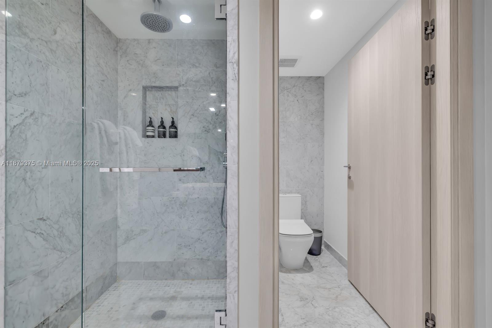 1000 Brickell Plz #4307, Miami FL 33131