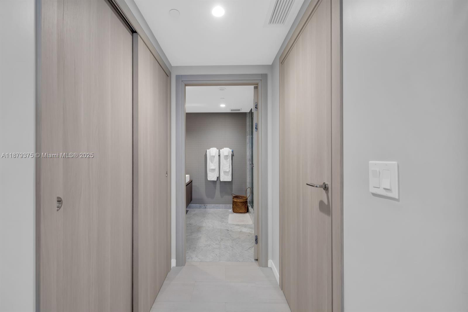 1000 Brickell Plz #4307, Miami FL 33131