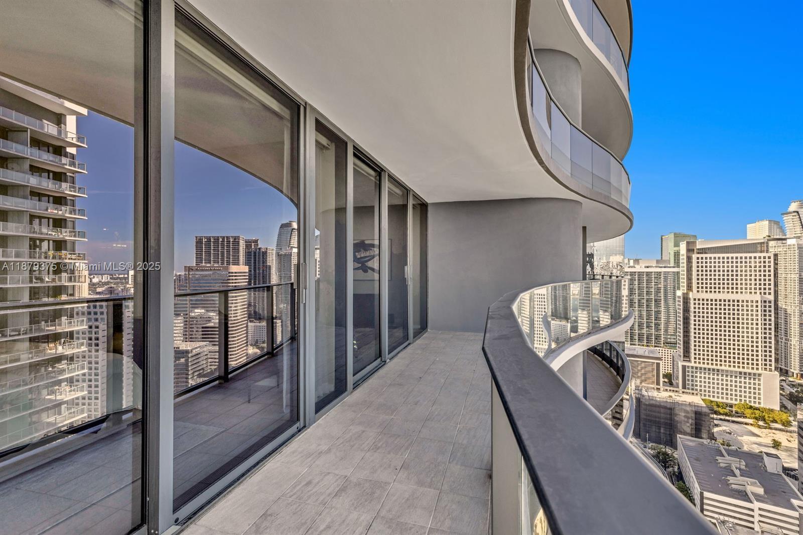 1000 Brickell Plz #4307, Miami FL 33131