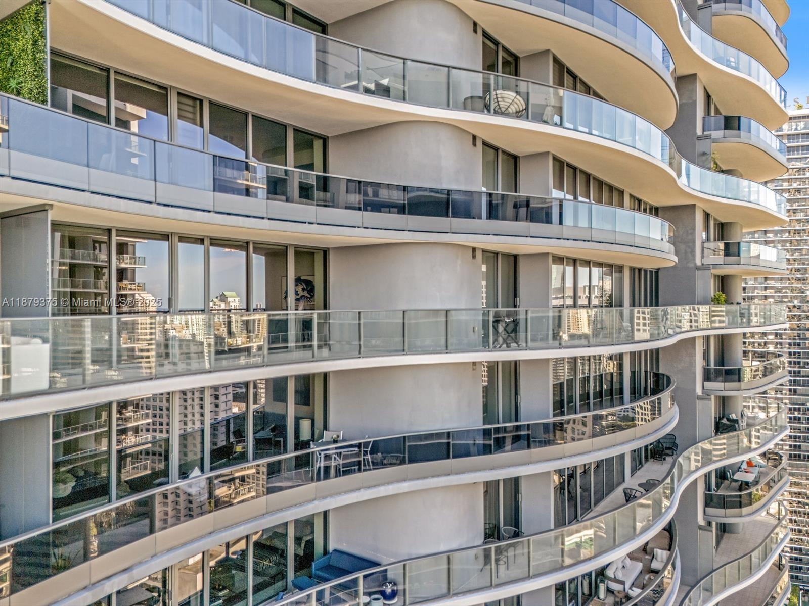 1000 Brickell Plz #4307, Miami FL 33131