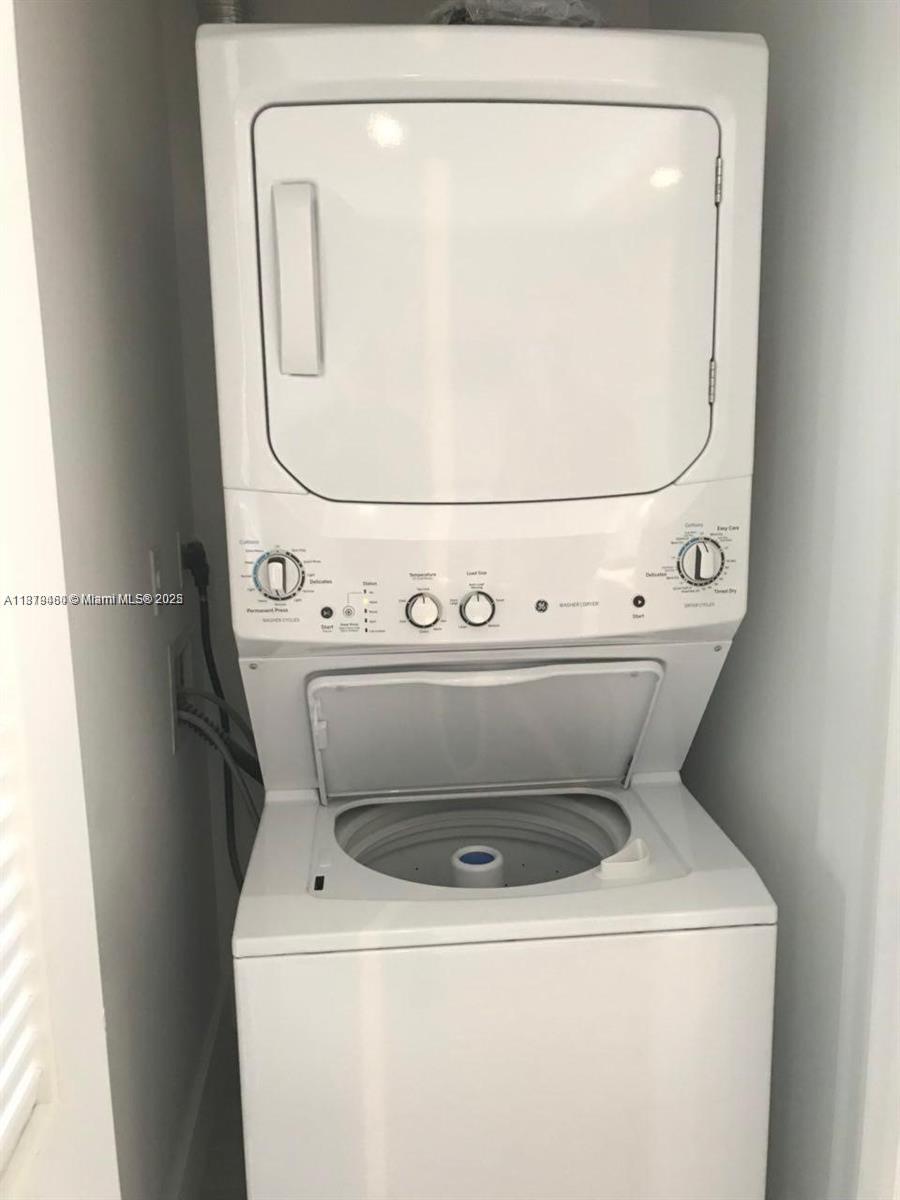 121 NE 34th St #2211, Miami FL 33137