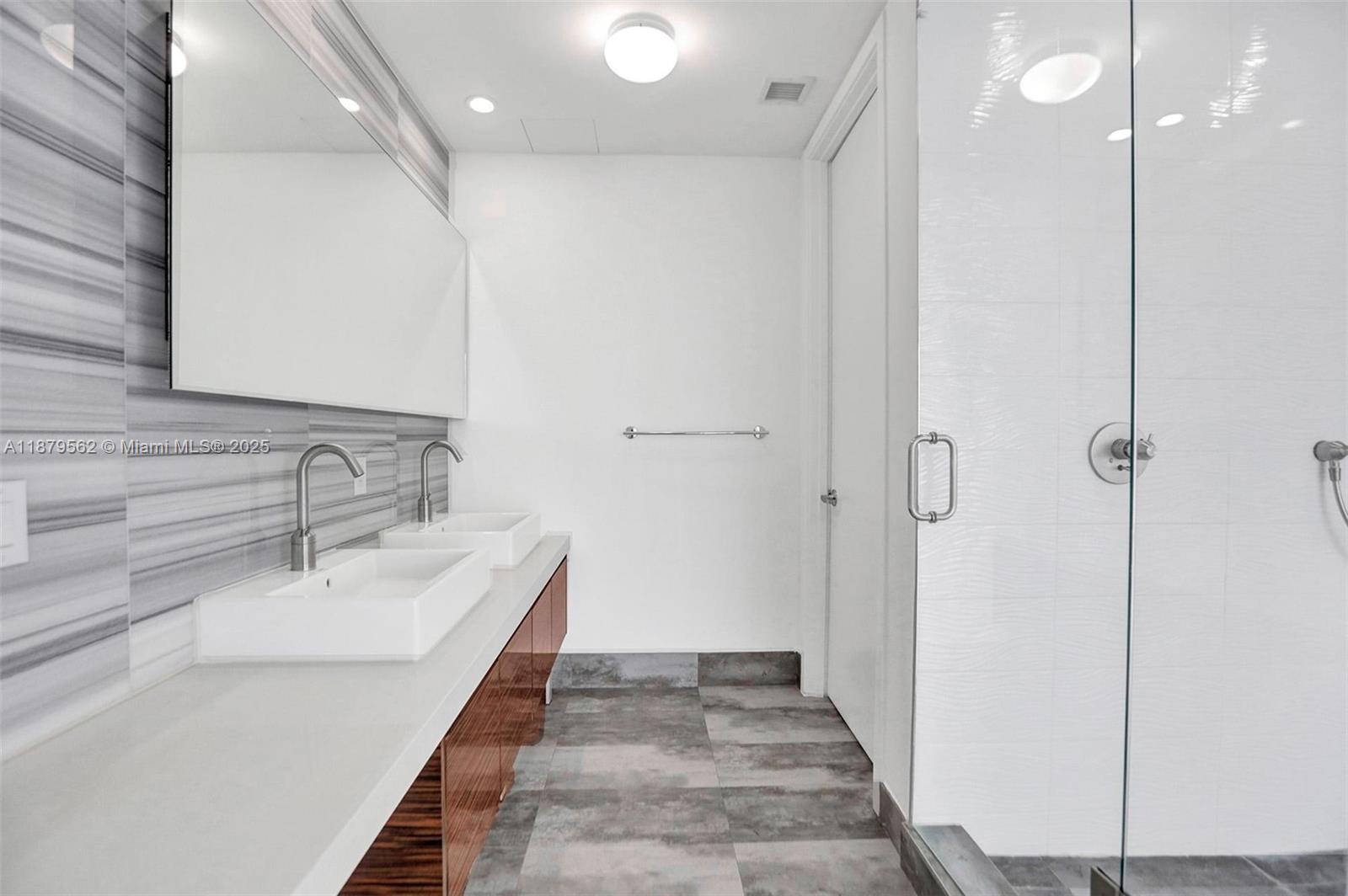 1100 Biscayne Blvd #5307, Miami FL 33132