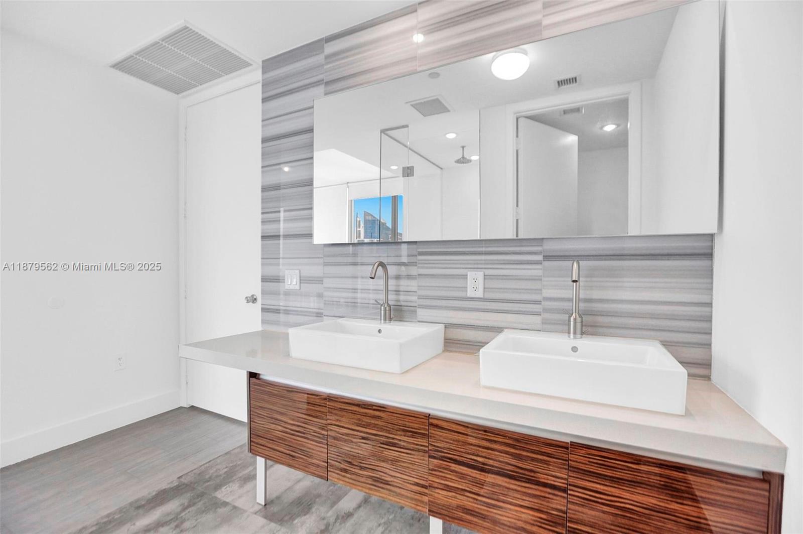 1100 Biscayne Blvd #5307, Miami FL 33132
