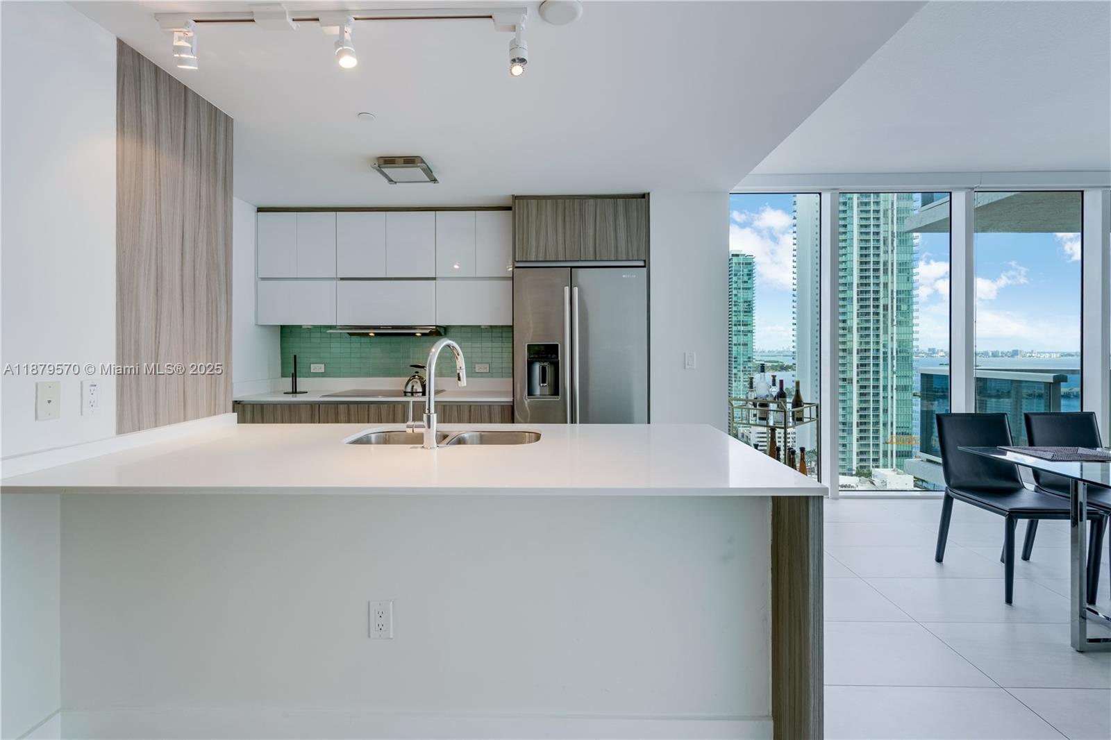 600 NE 27th St #2801, Miami FL 33137