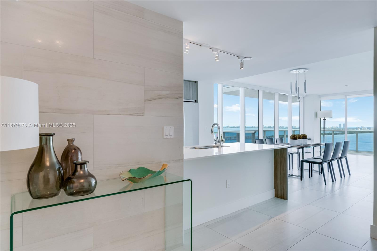600 NE 27th St #2801, Miami FL 33137