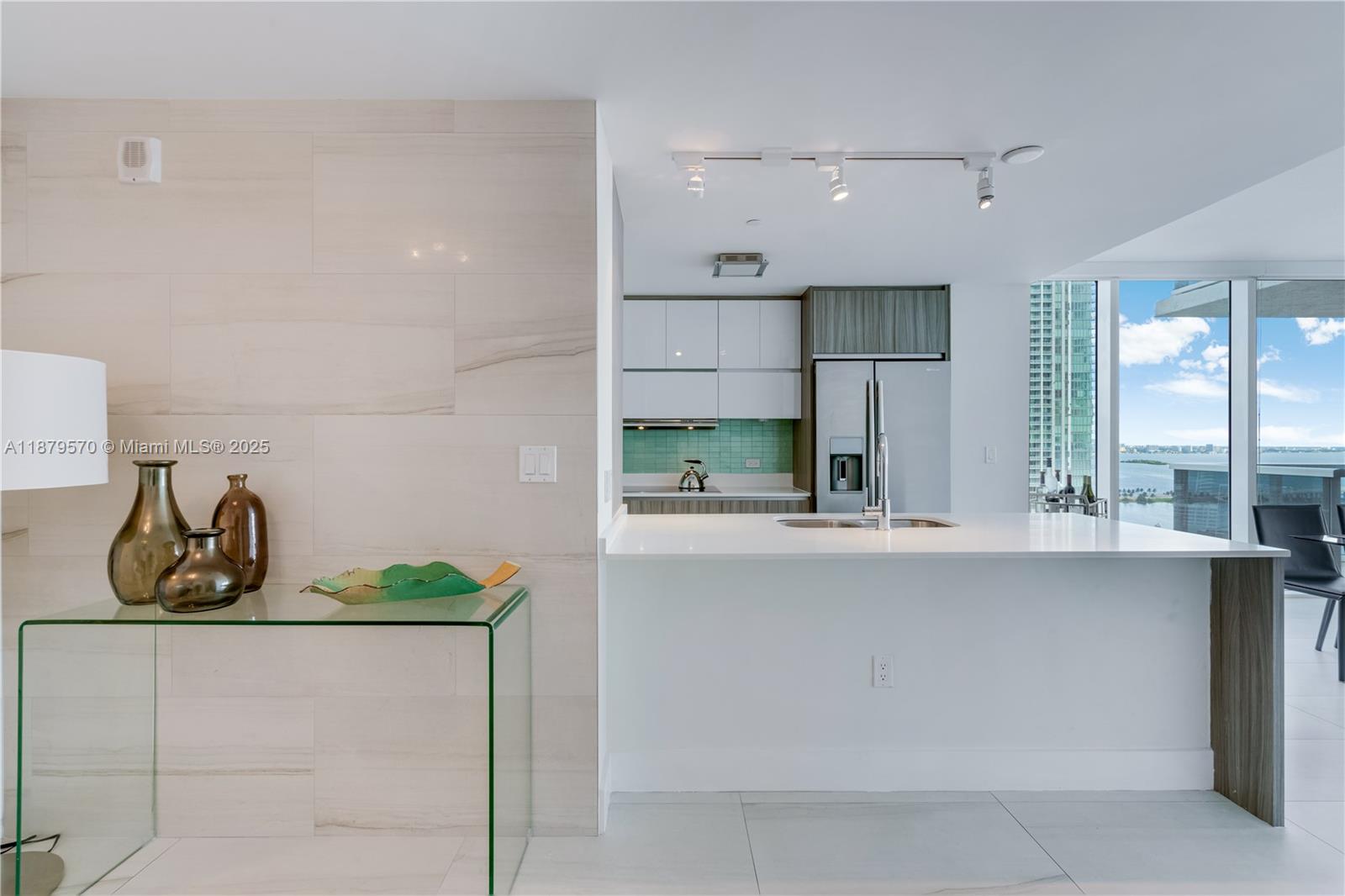 600 NE 27th St #2801, Miami FL 33137