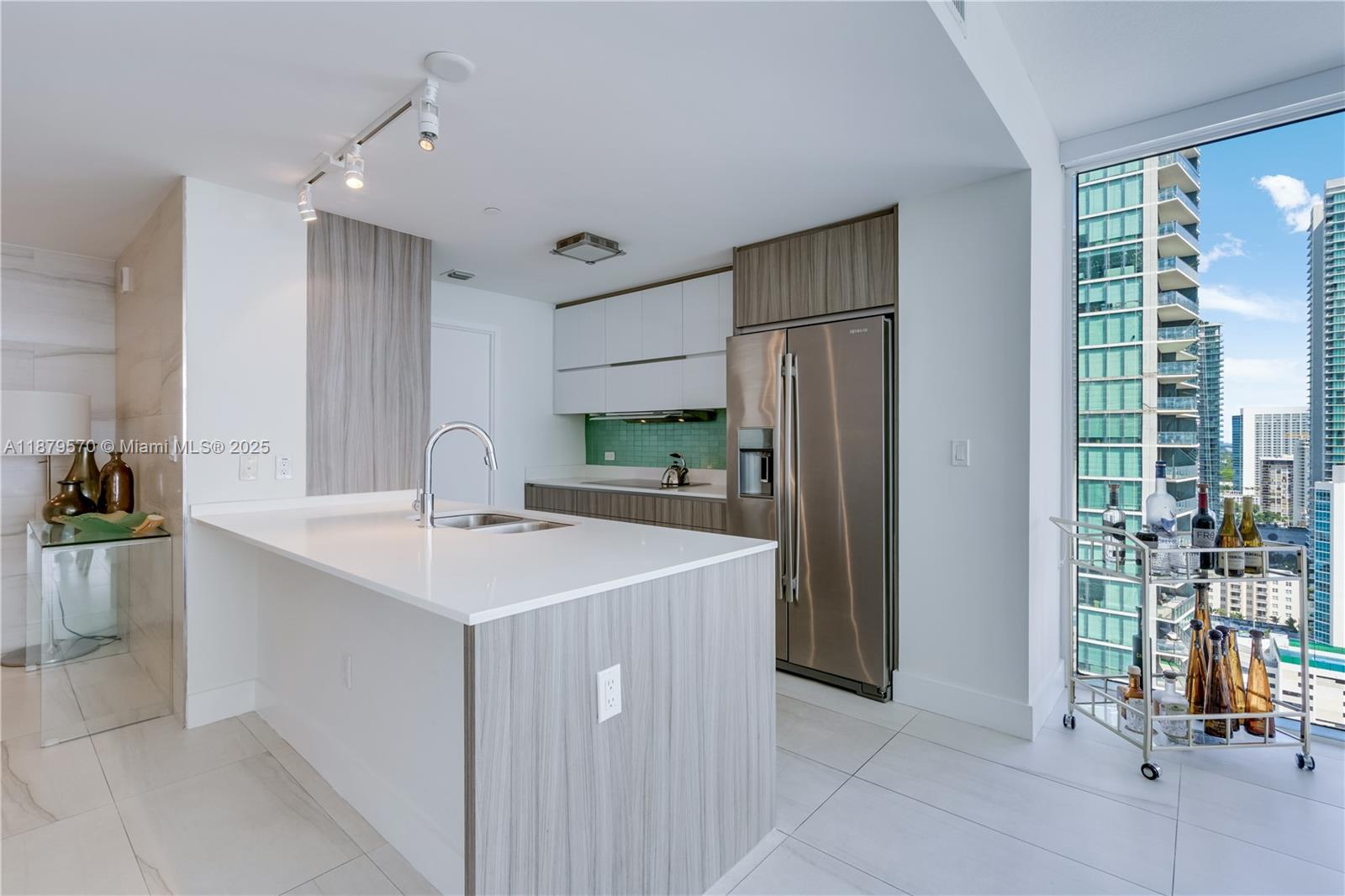 600 NE 27th St #2801, Miami FL 33137