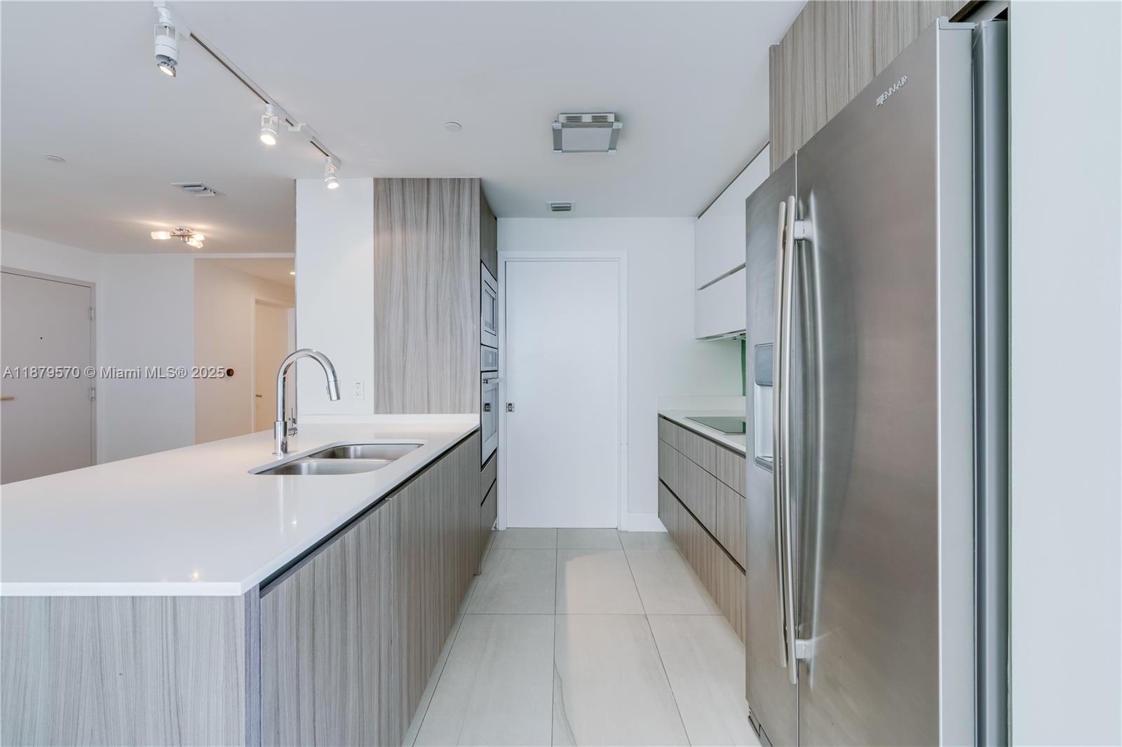 600 NE 27th St #2801, Miami FL 33137