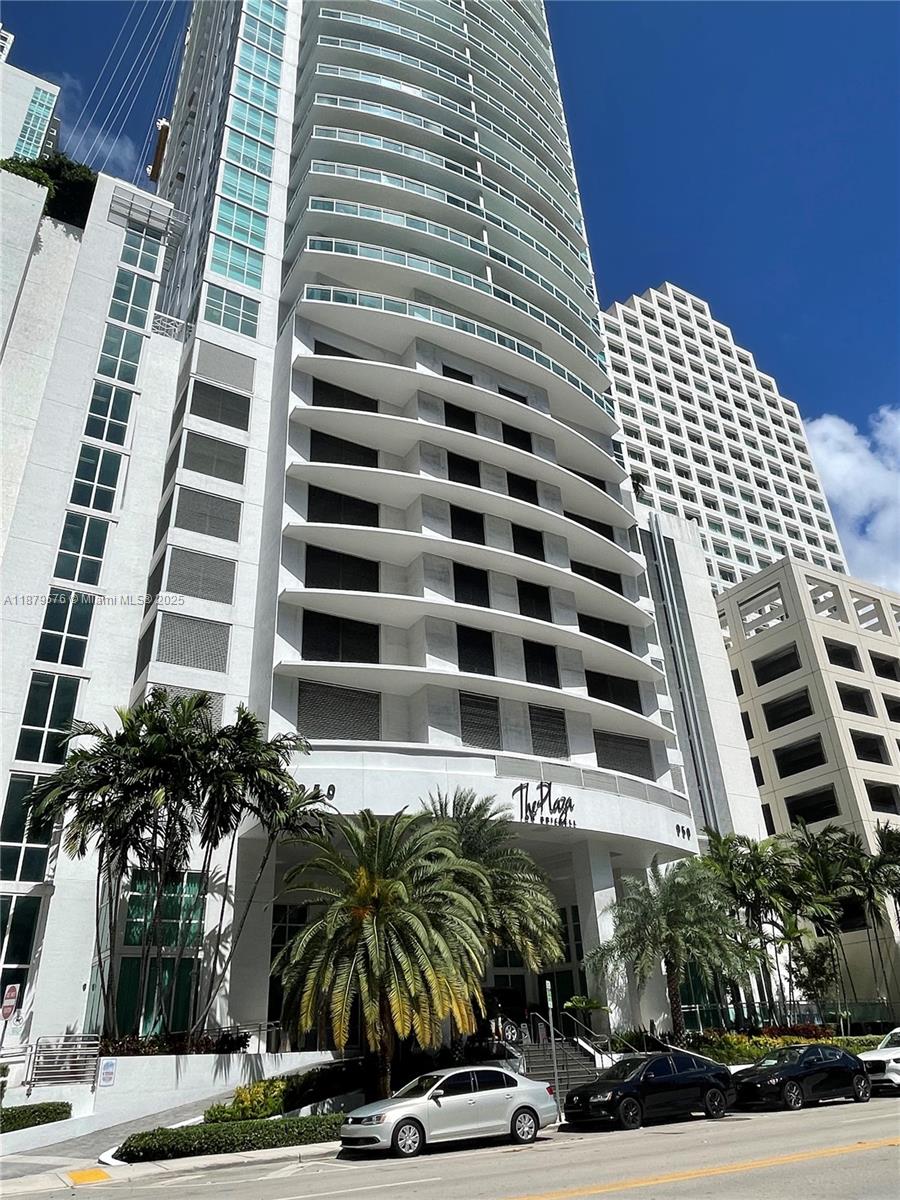 950 Brickell Bay Dr #1703, Miami FL 33131