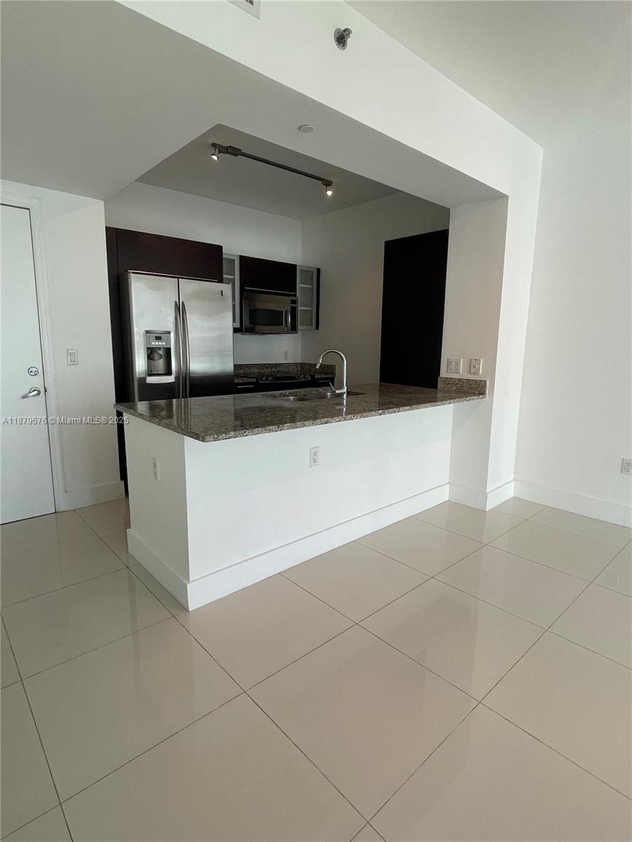 950 Brickell Bay Dr #1703, Miami FL 33131