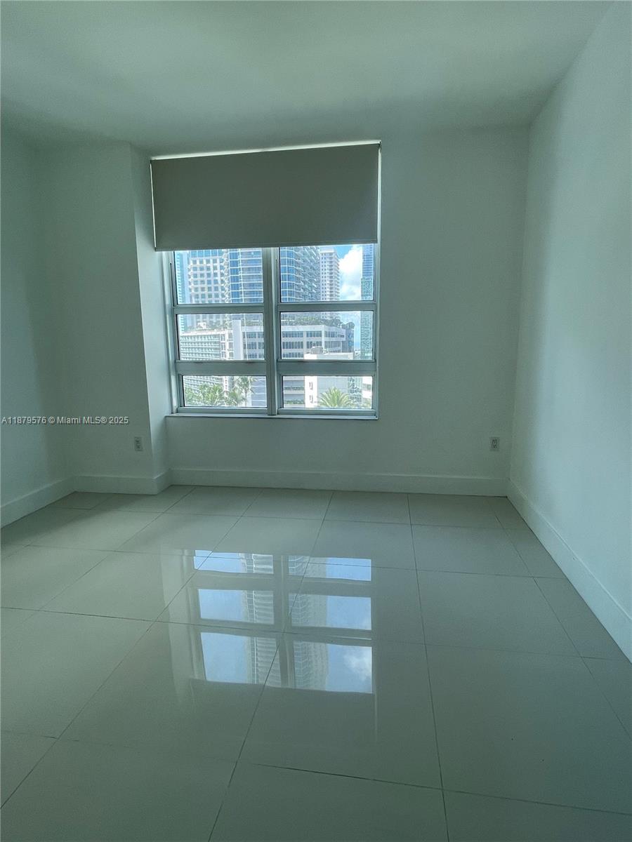 950 Brickell Bay Dr #1703, Miami FL 33131