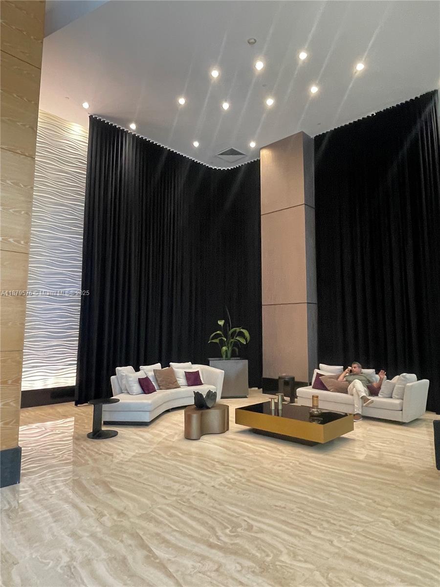 950 Brickell Bay Dr #1703, Miami FL 33131