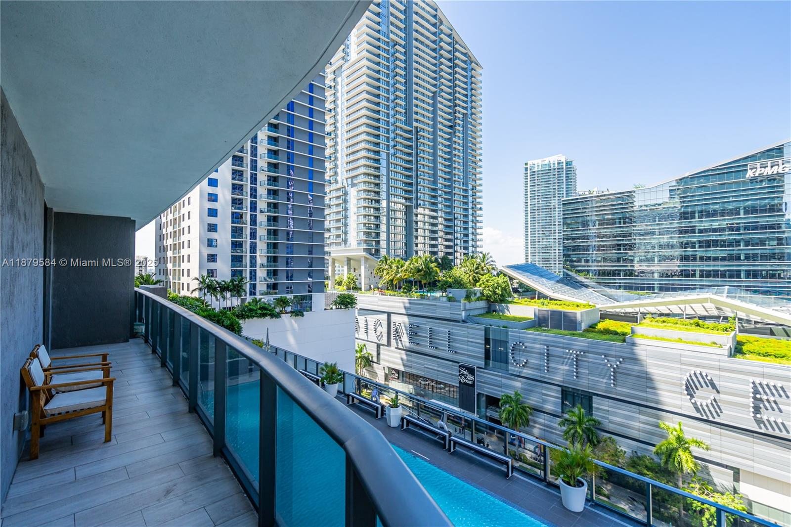 45 SW 9th St #1001, Miami FL 33130