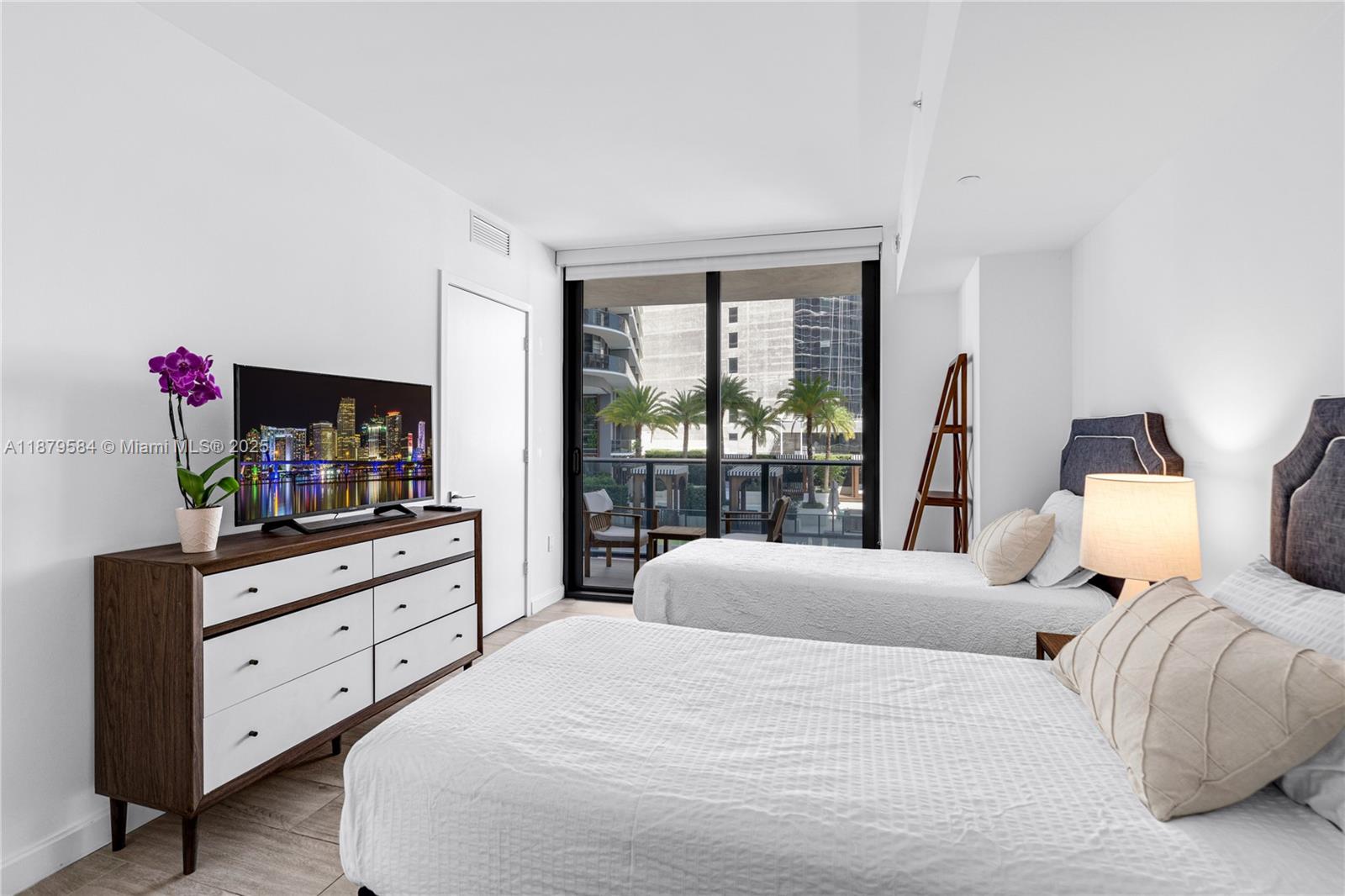 45 SW 9th St #1001, Miami FL 33130