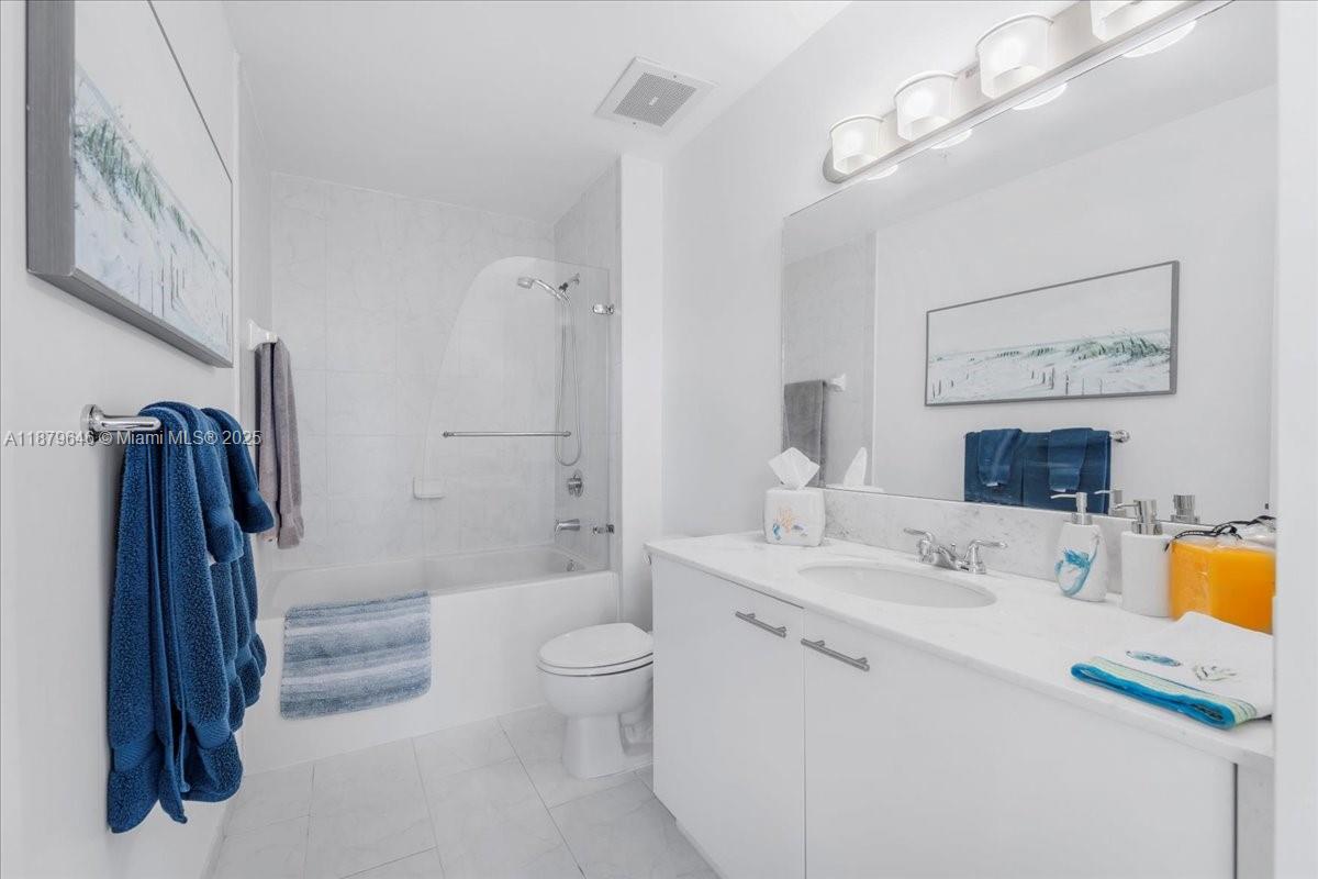 133 NE 2nd Ave #3601, Miami FL 33132