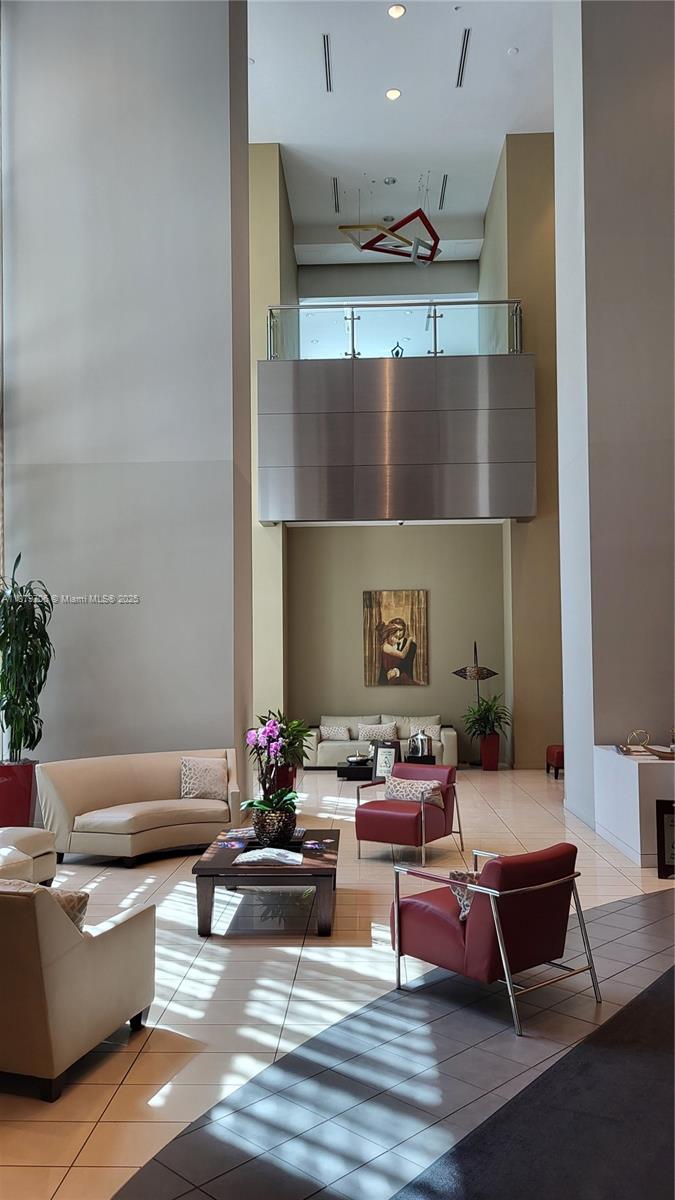 300 S Biscayne Blvd #T-1712, Miami FL 33131