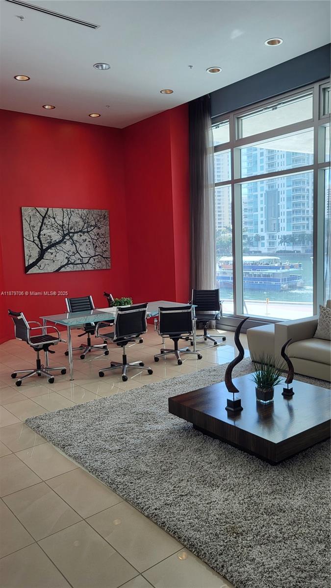 300 S Biscayne Blvd #T-1712, Miami FL 33131