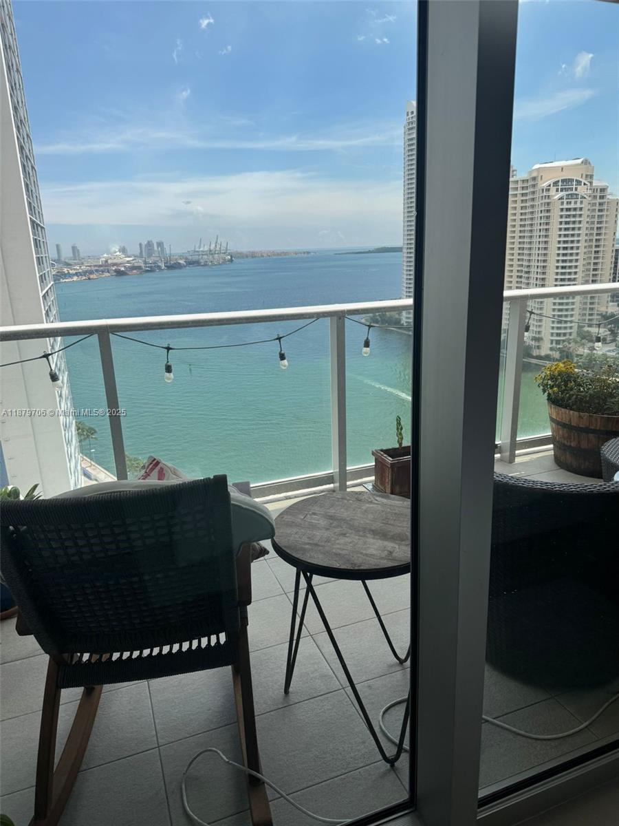 300 S Biscayne Blvd #T-1712, Miami FL 33131