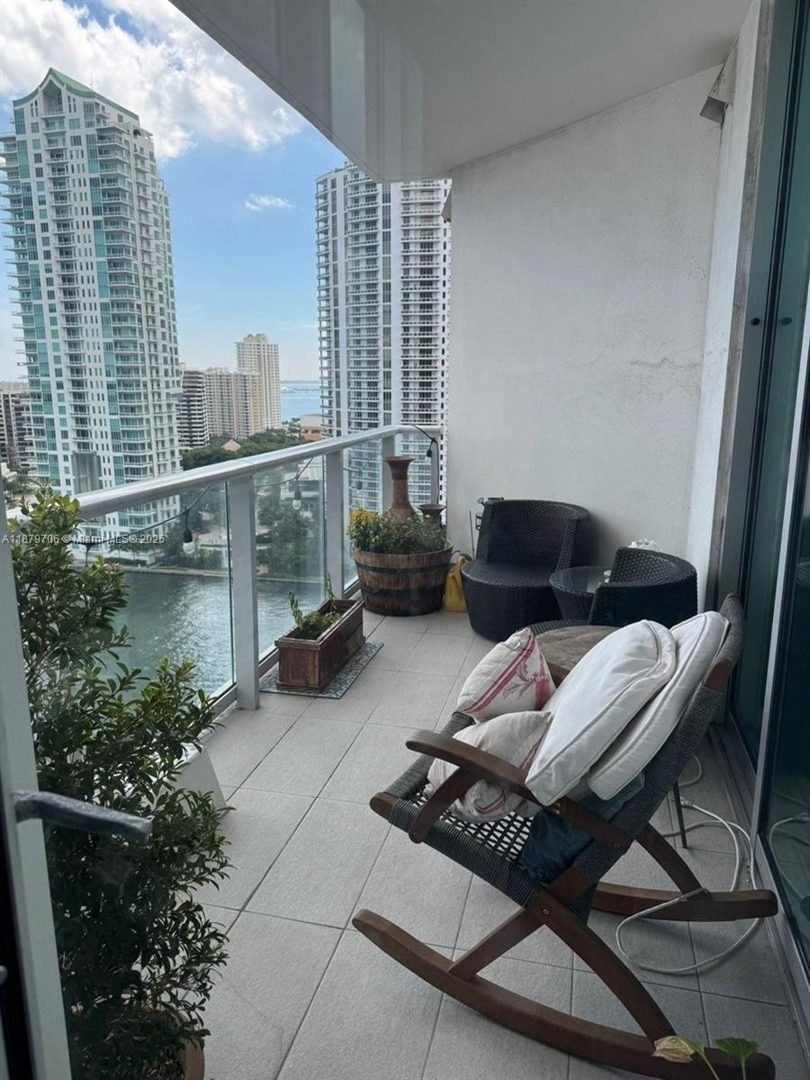 300 S Biscayne Blvd #T-1712, Miami FL 33131