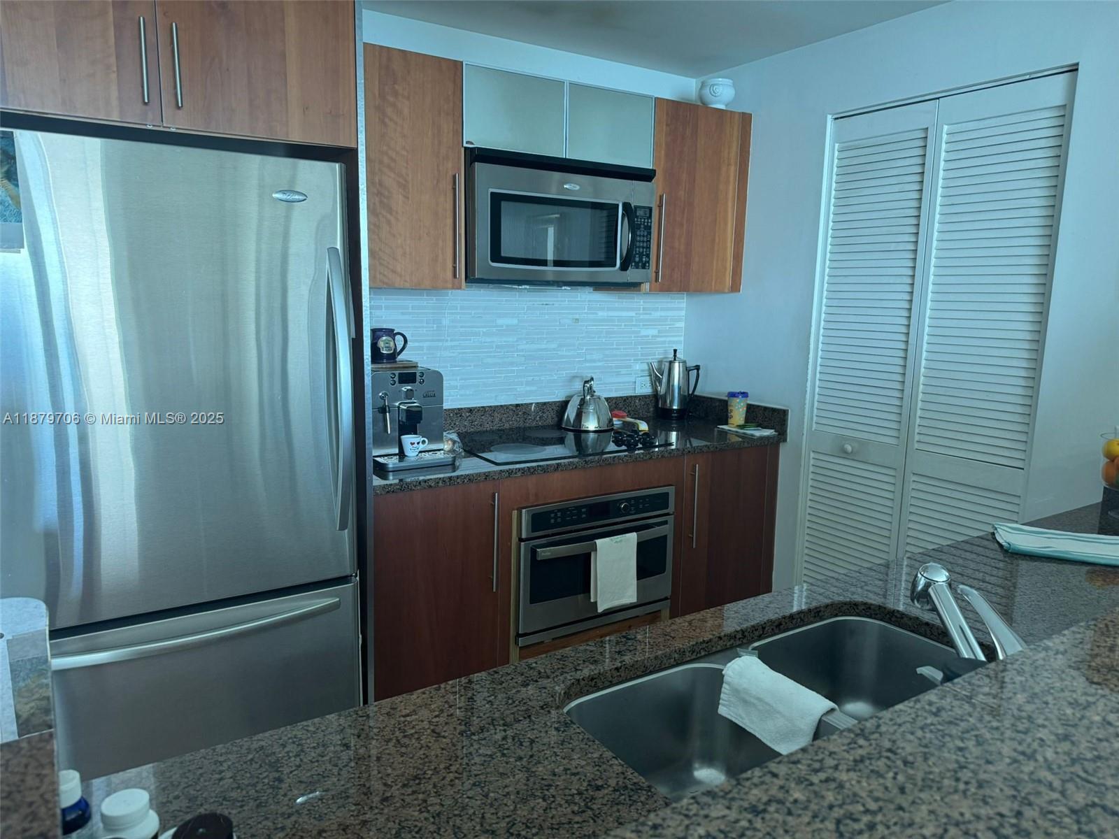 300 S Biscayne Blvd #T-1712, Miami FL 33131