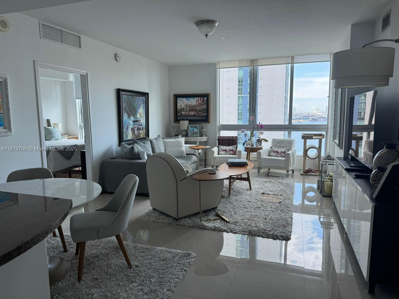 300 S Biscayne Blvd #T-1712, Miami FL 33131