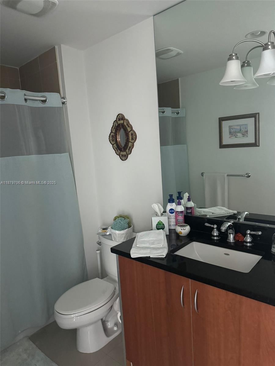 300 S Biscayne Blvd #T-1712, Miami FL 33131