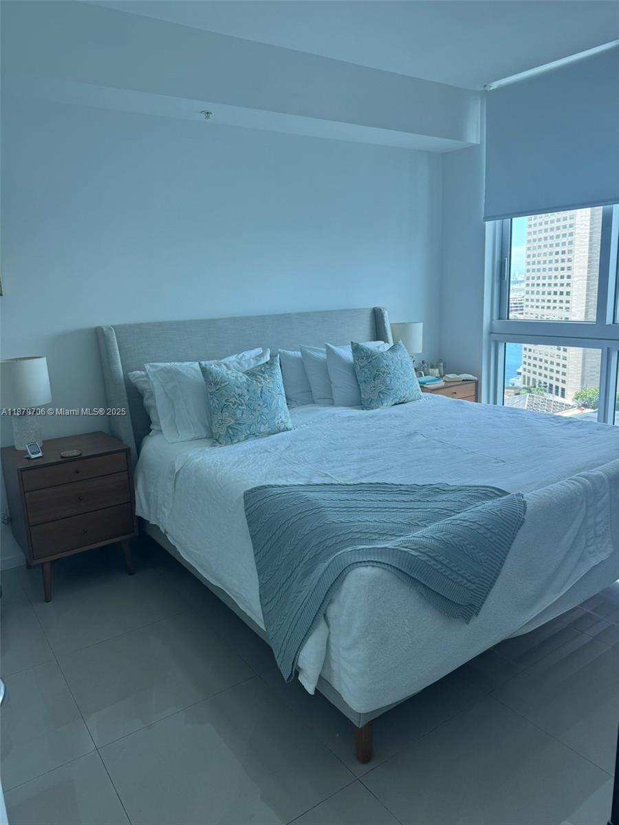 300 S Biscayne Blvd #T-1712, Miami FL 33131