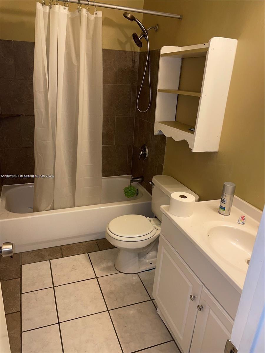 2755 NE 207th St, Aventura FL 33180