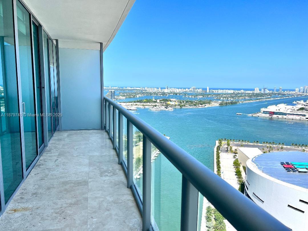 888 Biscayne Blvd #3703, Miami FL 33132