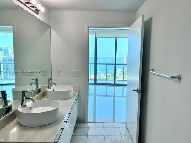 888 Biscayne Blvd #3703, Miami FL 33132