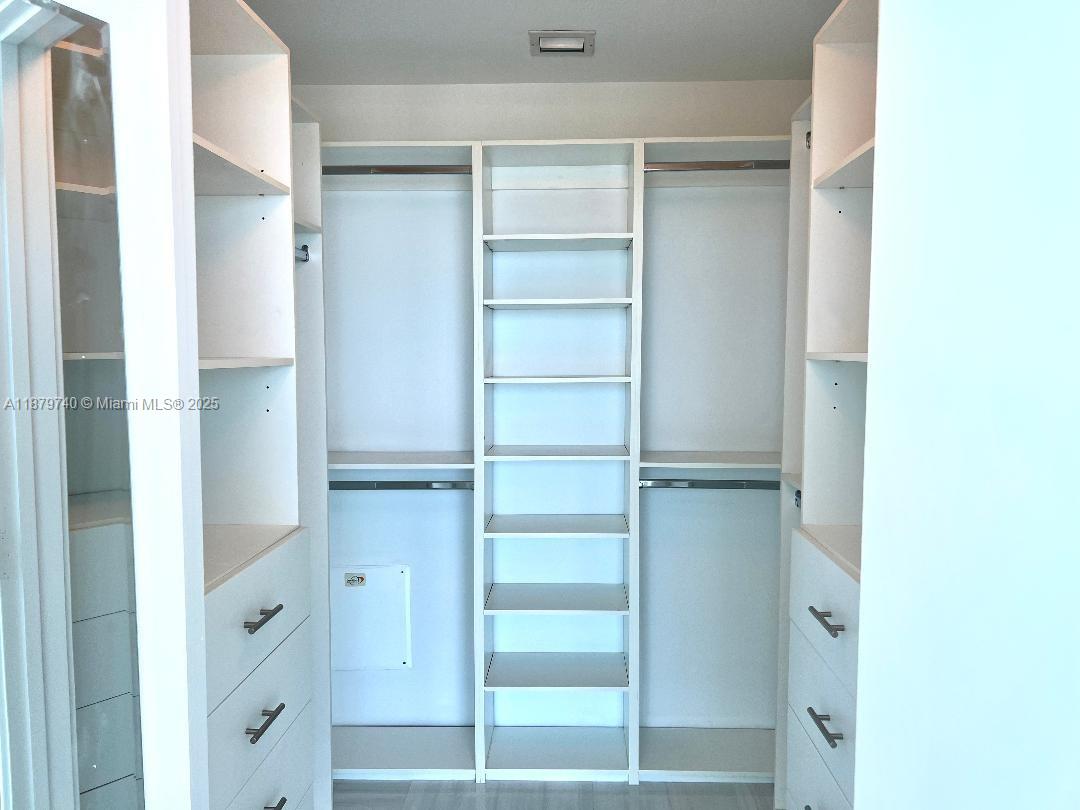 888 Biscayne Blvd #3703, Miami FL 33132