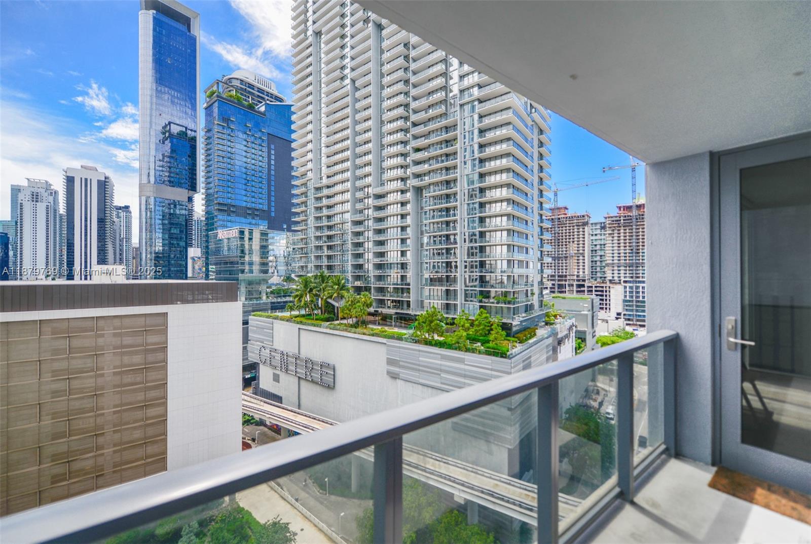 31 SE 6th St #1807, Miami FL 33131